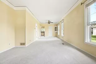 570 Addison St, Elgin, IL 60120 - Photo 6