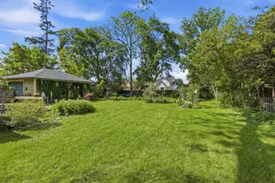 570 Addison St, Elgin, IL 60120 - Photo 22