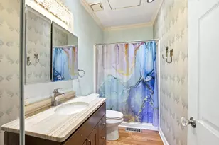 570 Addison St, Elgin, IL 60120 - Photo 8