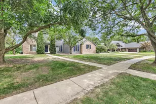 1704 Bentbrook Dr, Champaign, IL 61822 - Photo 2