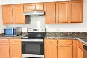 1104 Castilian Ct, Glenview, IL 60025 - Photo 2