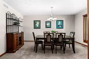 25 Bay Pointe Dr, Bloomington, IL 61704 - Photo 8