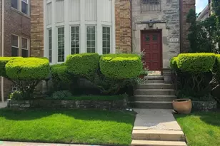 5256 N Virginia Ave, Chicago, IL 60625 - Photo 1