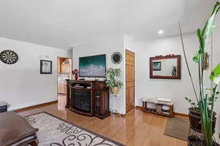 1450 Jefferson Rd, Hoffman Estates, IL 60169 - Photo 4