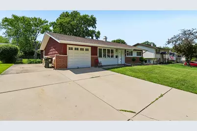 1450 Jefferson Road, Hoffman Estates, IL 60169 - Photo 2