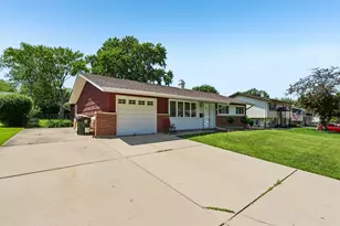 1450 Jefferson Rd, Hoffman Estates, IL 60169 - Photo 2