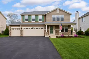 992 MacKenzie Dr, Antioch, IL 60002 - Photo 1