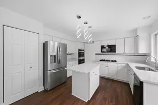 2210 Fieldcrest Dr, Mundelein, IL 60060 - Photo 22