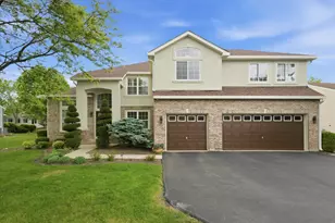 2210 Fieldcrest Dr, Mundelein, IL 60060 - Photo 2