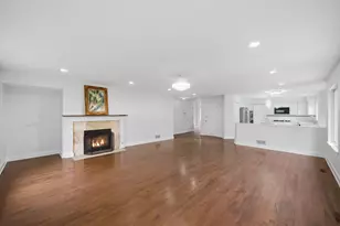 2210 Fieldcrest Dr, Mundelein, IL 60060 - Photo 20