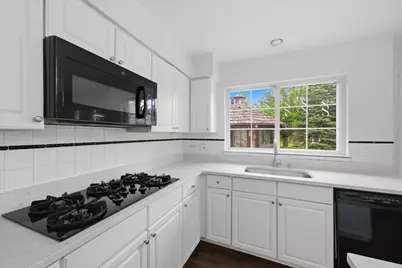 2210 Fieldcrest Drive, Mundelein, IL 60060 - Photo 24