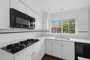 2210 Fieldcrest Dr, Mundelein, IL 60060 - Photo 24