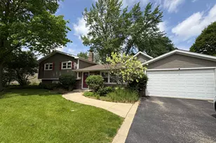 609 W Gartner Rd, Naperville, IL 60540 - Photo 1