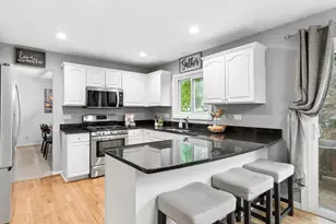 303 Balmoral Dr, Bartlett, IL 60103 - Photo 6