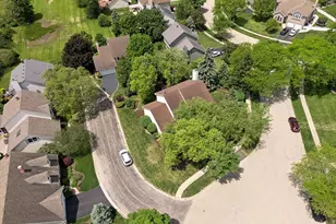 303 Balmoral Dr, Bartlett, IL 60103 - Photo 2