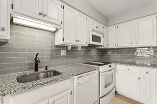 541 Verde Dr, Schaumburg, IL 60173 - Photo 2