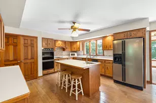 37W305 Crane Rd, Saint Charles, IL 60175 - Photo 6
