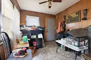 1634 Loomis St, Rockford, IL 61102 - Photo 4