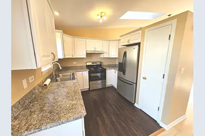 2315 N Meadows Lane #2315, Round Lake Beach, IL 60073 - Photo 8