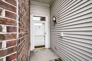 21422 Mays Lake Dr, Crest Hill, IL 60403 - Photo 2