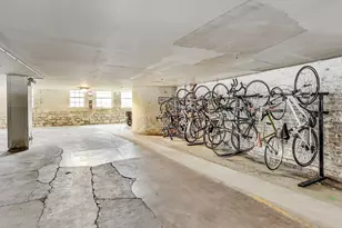 1733 W Irving Park Rd, Chicago, IL 60613 - Photo 16
