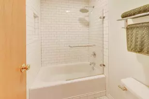 1733 W Irving Park Rd, Chicago, IL 60613 - Photo 12