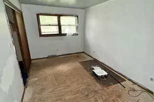 155 S Ottawa St, Joliet, IL 60436 - Photo 8