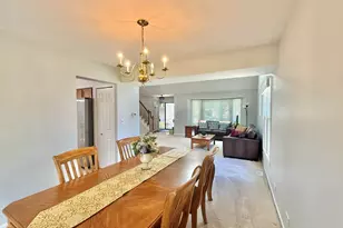 1582 Hinterlong Ln, Naperville, IL 60563 - Photo 8