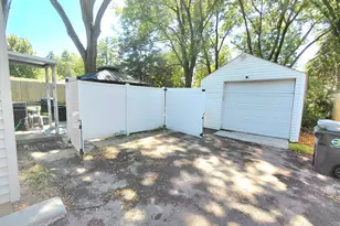 415 S Van Buren St, Batavia, IL 60510 - Photo 4