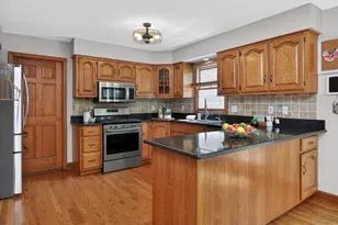 154 N Buckingham Dr, Sugar Grove, IL 60554 - Photo 8