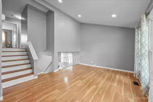 9137 Barberry Ln, Des Plaines, IL 60016 - Photo 16