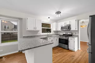 83 Plymouth Ct, Aurora, IL 60504 - Photo 6