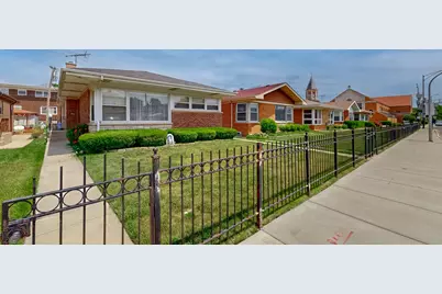 2816 W Bryn Mawr Avenue, Chicago, IL 60659 - Photo 1