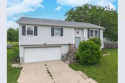 1301 W Indian Drive, Pontiac, IL 61764 - Photo 1