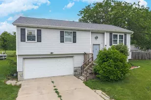 1301 W Indian Dr, Pontiac, IL 61764 - Photo 1
