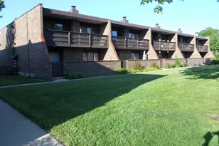 108 Kenneth Cir, Elgin, IL 60120 - Photo 2
