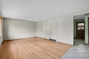7924 74th Pl, Bridgeview, IL 60455 - Photo 4