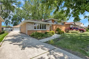 7924 74th Pl, Bridgeview, IL 60455 - Photo 2