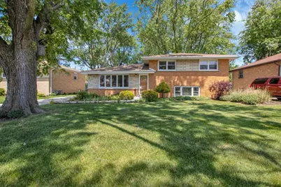 7924 74th Place, Bridgeview, IL 60455 - Photo 1