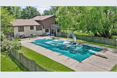 8408 Lakeside Drive, Downers Grove, IL 60516 - Photo 4