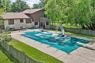 8408 Lakeside Dr, Downers Grove, IL 60516 - Photo 4