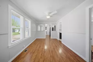 809 W Park Ave, Aurora, IL 60506 - Photo 4