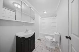 809 W Park Ave, Aurora, IL 60506 - Photo 14