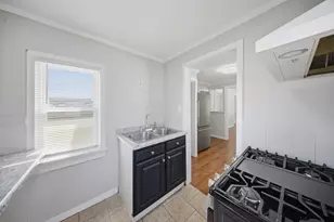809 W Park Ave, Aurora, IL 60506 - Photo 8