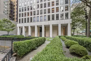 260 E Chestnut St, Chicago, IL 60611 - Photo 4