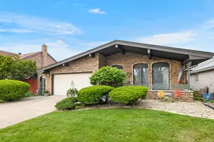 9346 S 55th Ave, Oak Lawn, IL 60453 - Photo 2