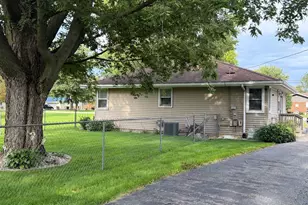 263 N Park Rd, Herscher, IL 60941 - Photo 18