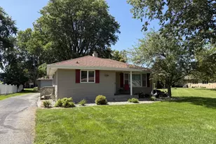 263 N Park Rd, Herscher, IL 60941 - Photo 4