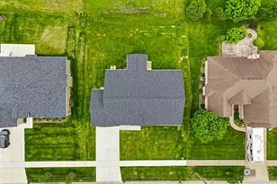 684 Schomer Rd, Aurora, IL 60505 - Photo 26