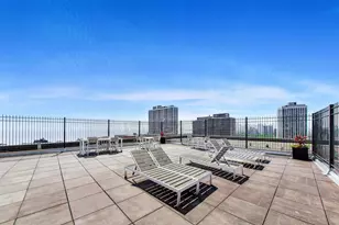 2930 N Sheridan Rd, Chicago, IL 60657 - Photo 20